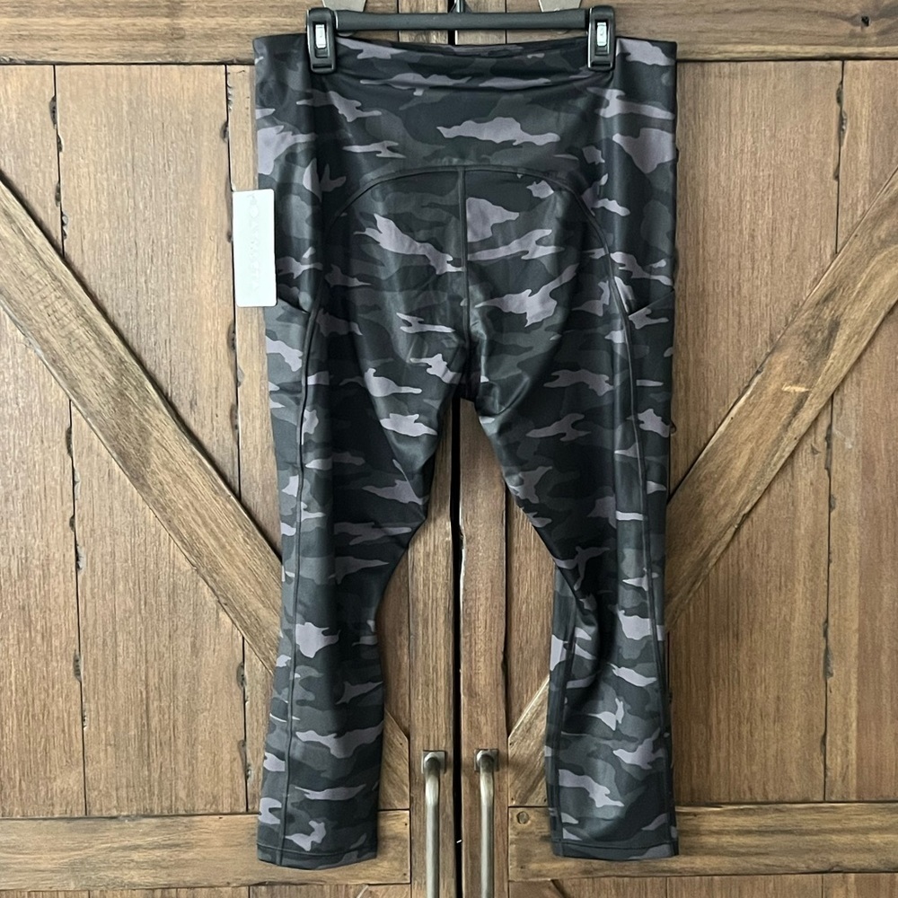 Athleta Ultimate Camo 7/8 High Rise Stash PocketTight Black Size 2X NWT - Picture 3 of 8